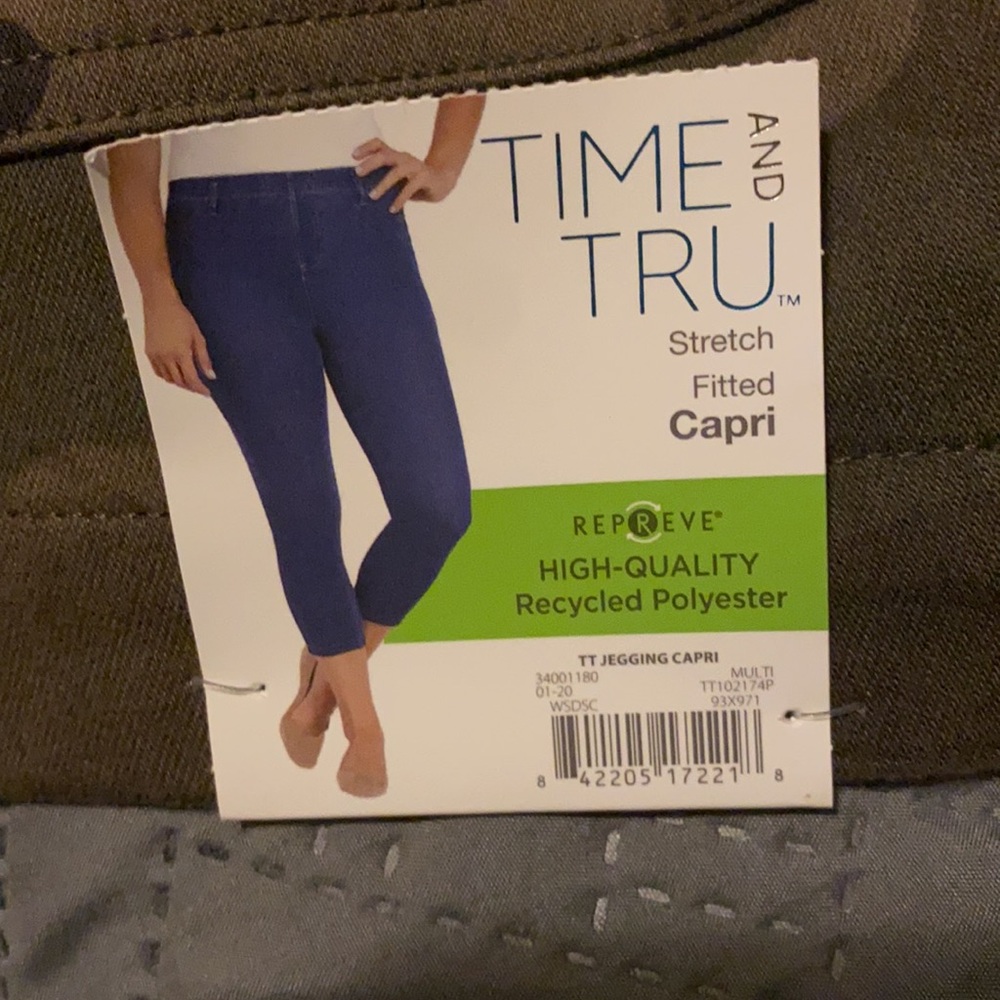Capris - Picture 4 of 4